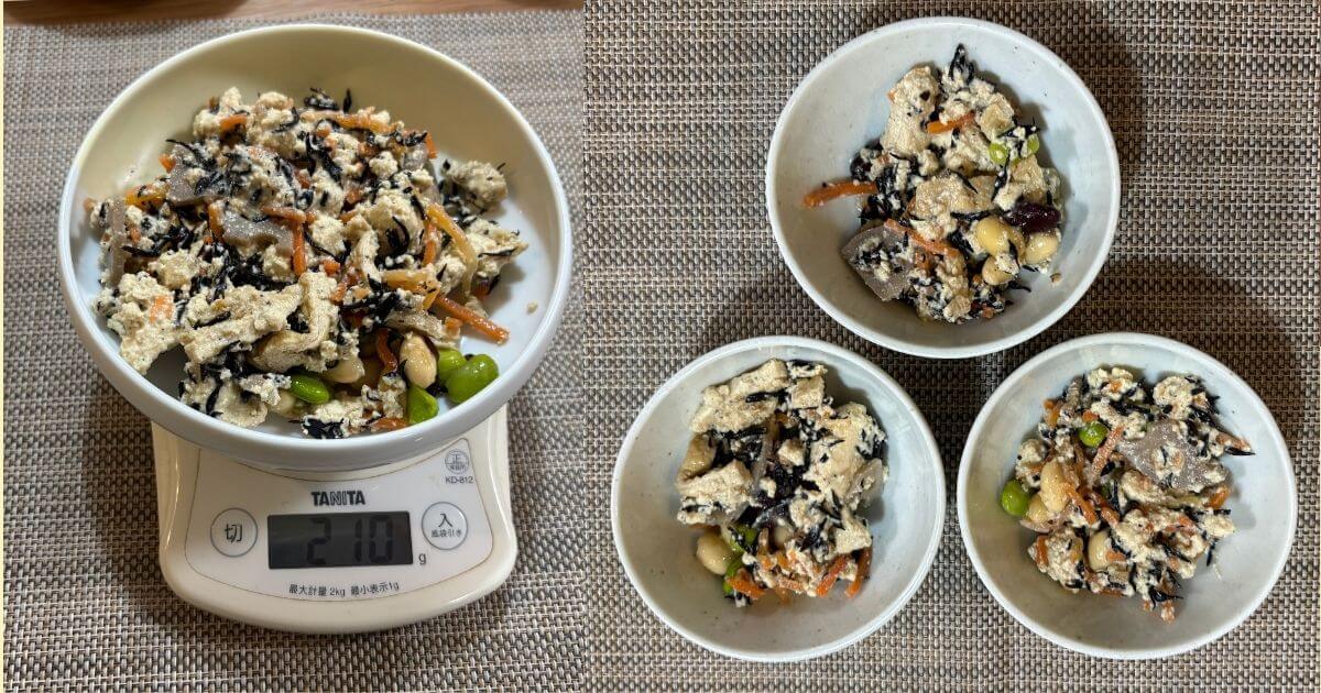 コープデリおかえりごはん実食レポート：副菜をスケールに載せた様子と小皿に3等分に取り分けた様子